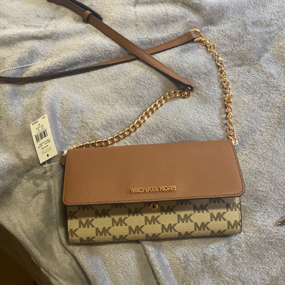 Michael kors wallet crossbody
